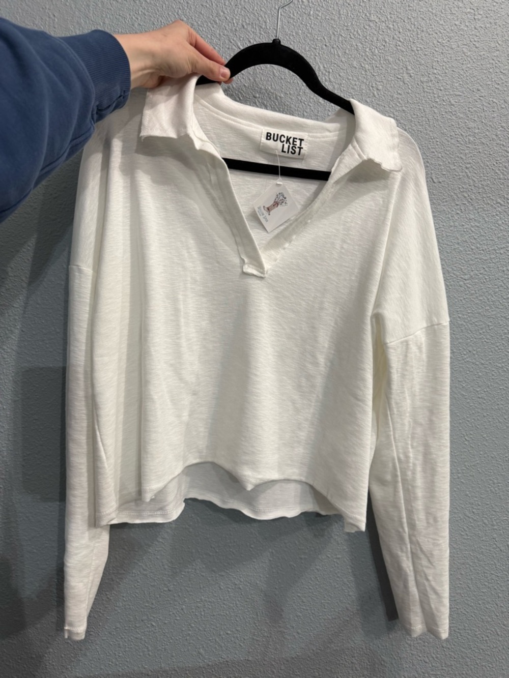 BUCKETLIST Women's Cream Collared V-Neck Lightweight Pullover